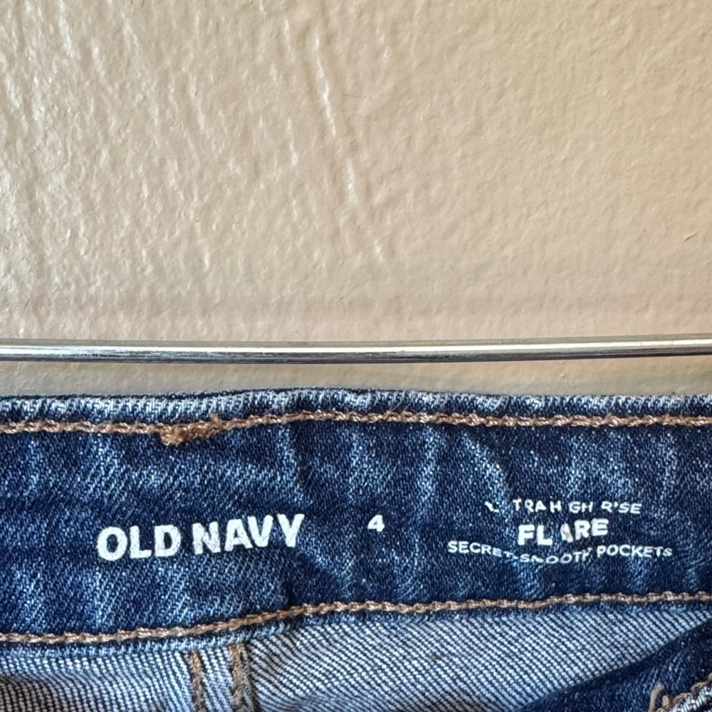 Old Navy Ultra High Rise Flare Leg Jeans size 4 - Picture 2 of 6